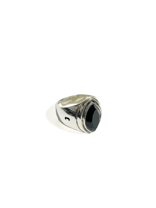 Anillo Marquis con piedra facetado