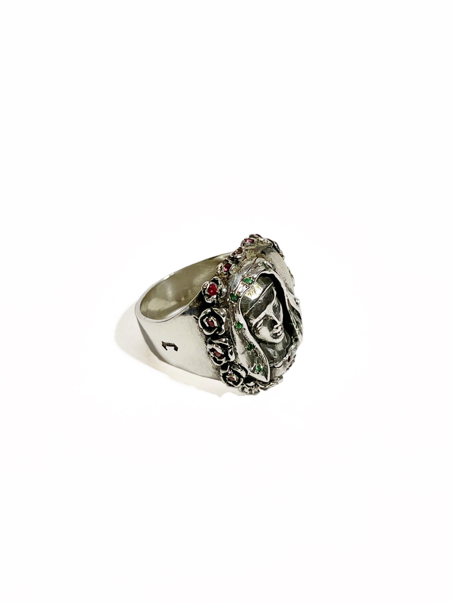 Anillo Virgen de Guadalupe con Incrustaciones de Esmeralda y Rubí