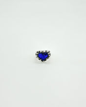 Cargar imagen en el visor de la galería, Anillo Corazón Flamas con Cristal