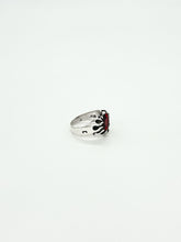 Cargar imagen en el visor de la galería, Anillo Corazón Flamas con Cristal
