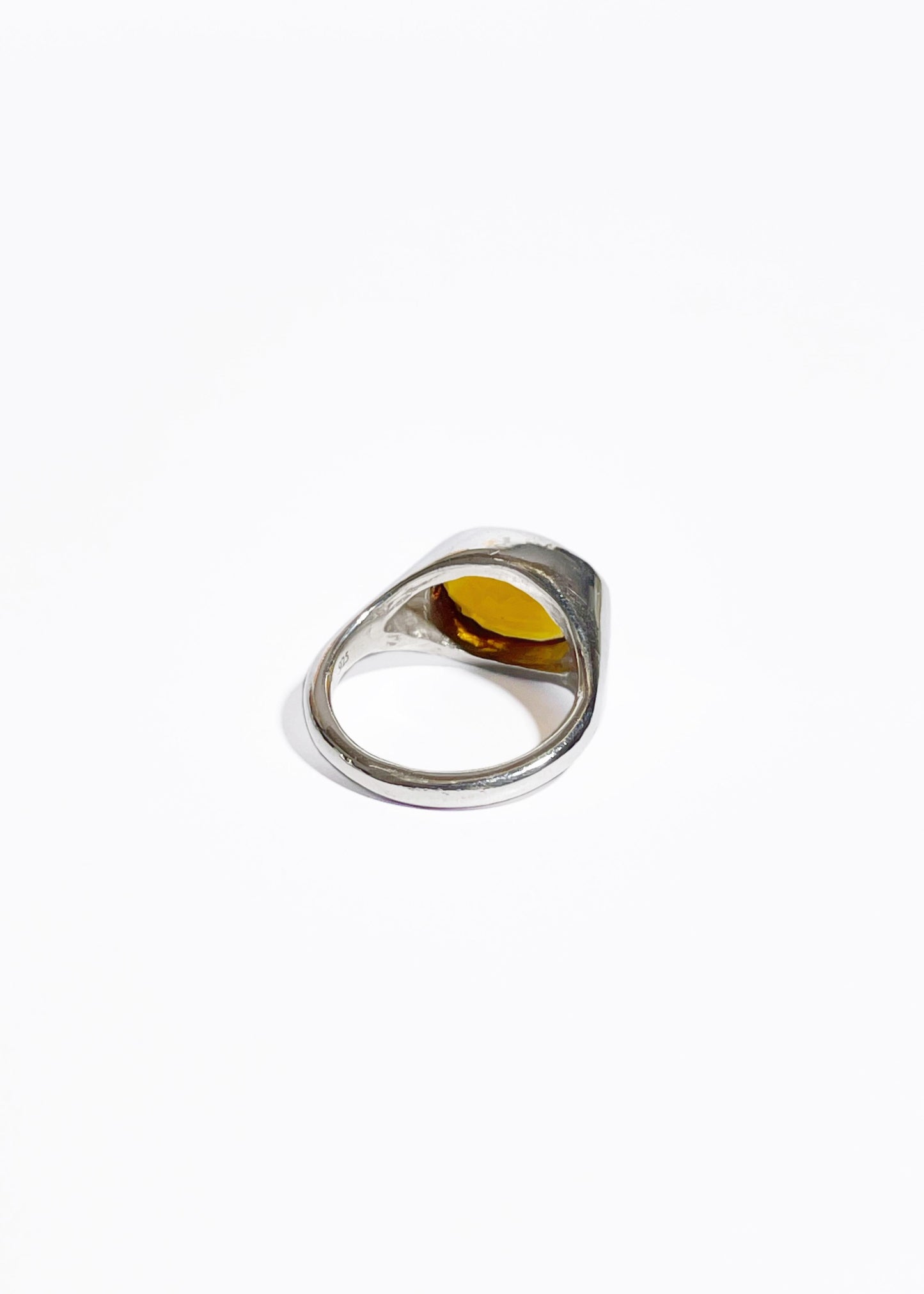 Anillo Ovalado con Citrina Facetada