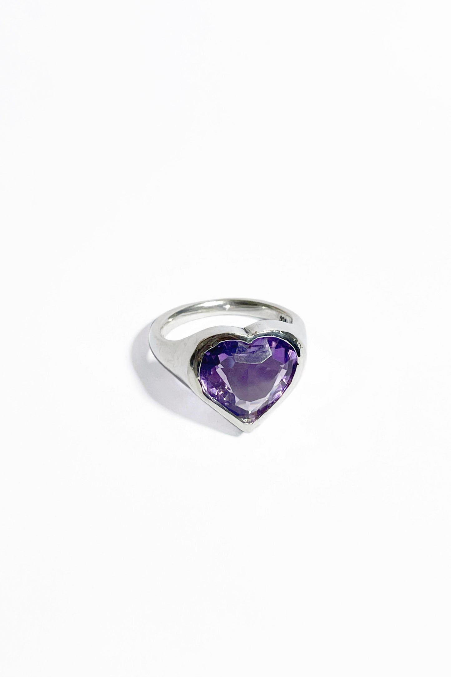 Anillo Corazón con Amatista Facetada