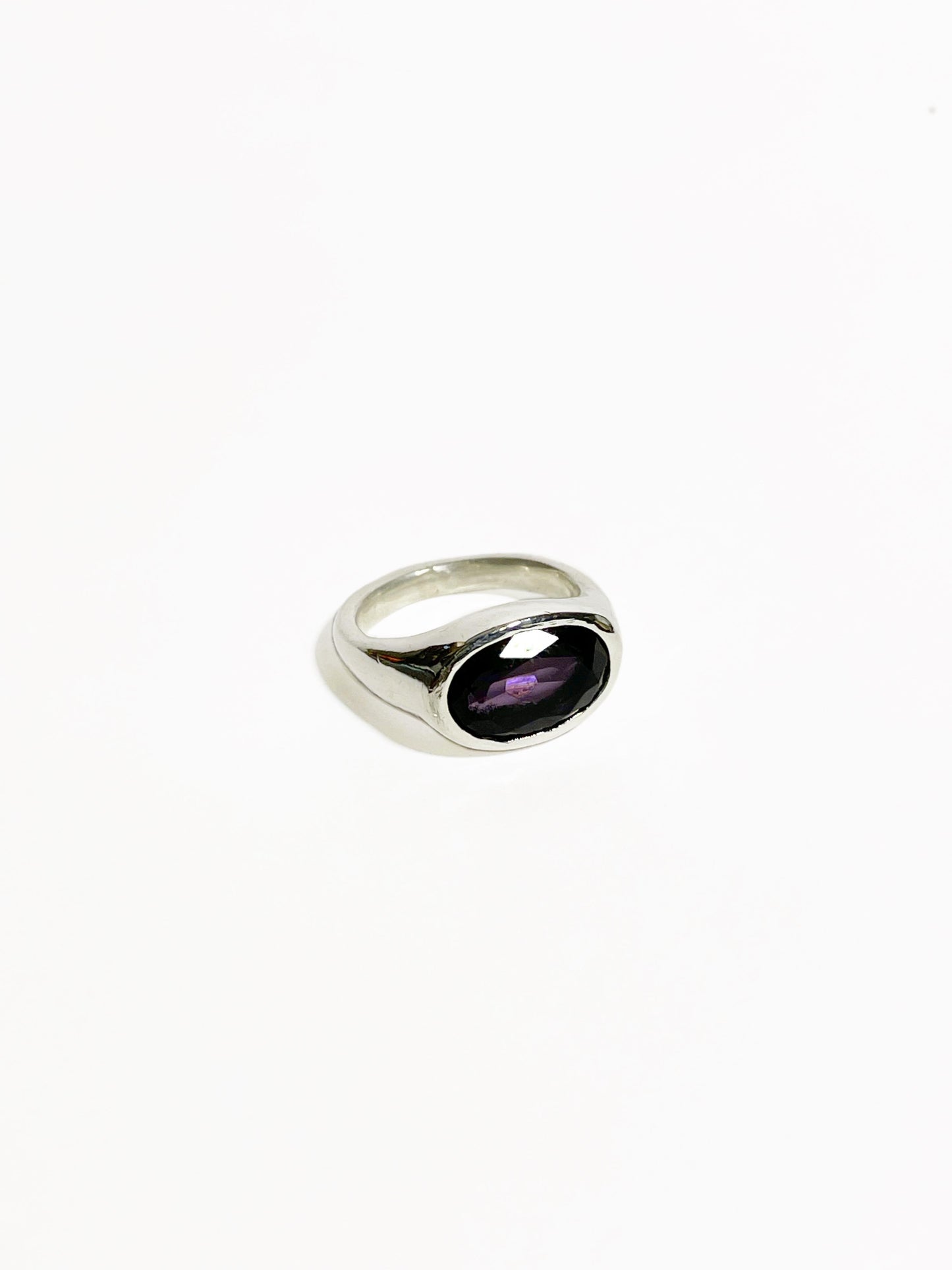 Anillo Ovalado con Piedra Transversal