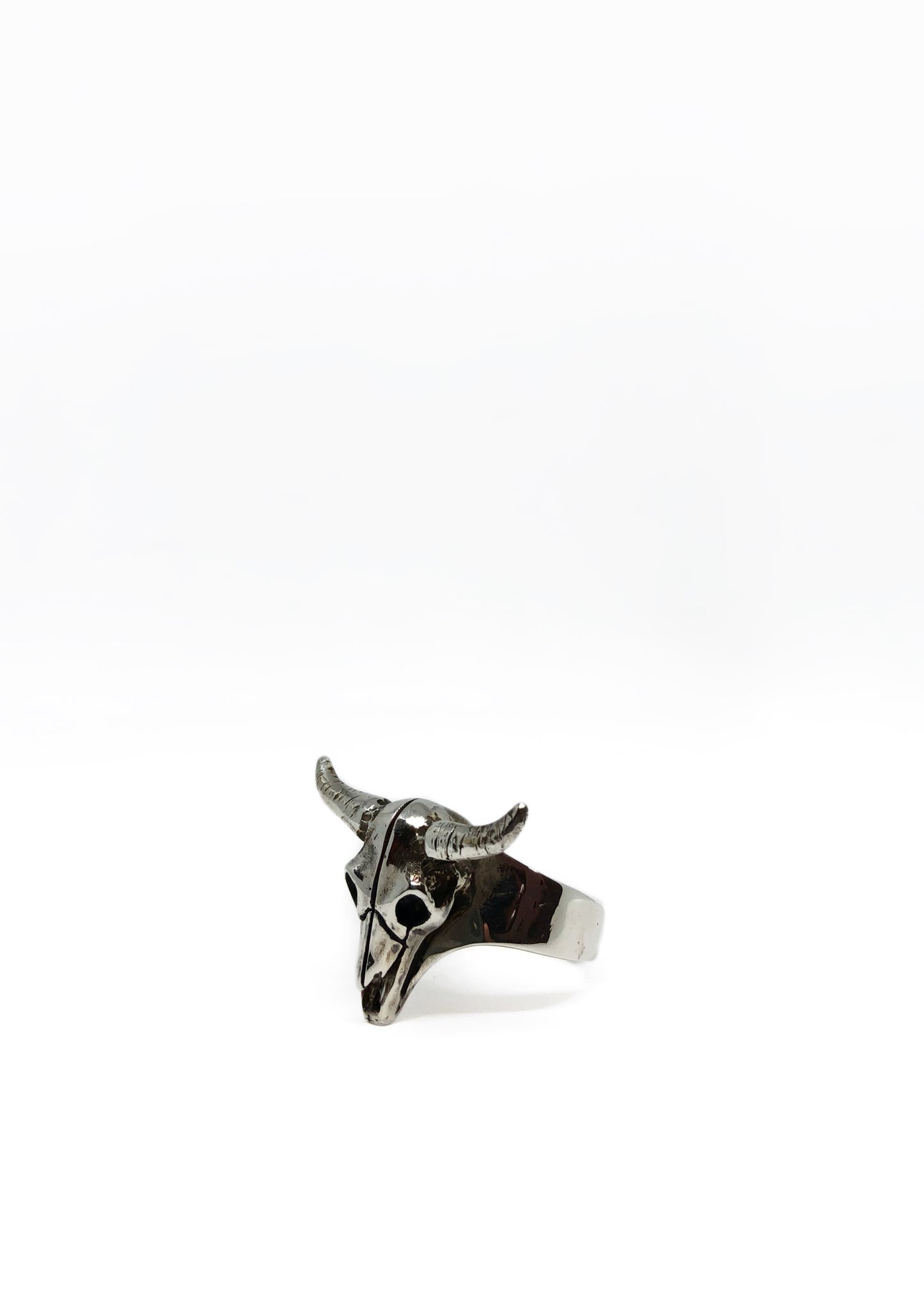 Anillo Cráneo de Toro Chico