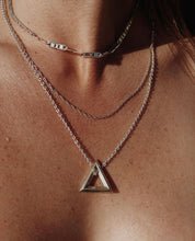 Cargar imagen en el visor de la galería, Collar Triangulo