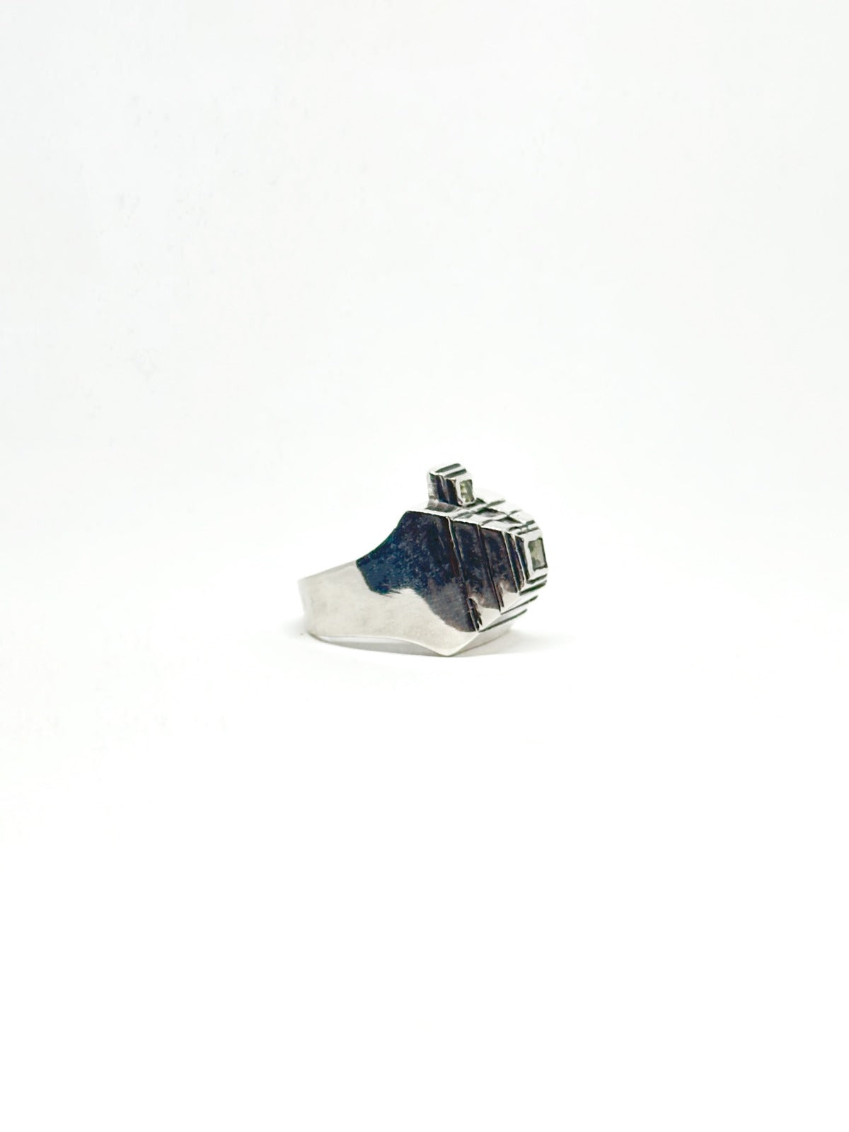 Anillo Pirámide con Piedra