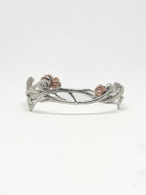 Cargar imagen en el visor de la galería, Pulsera De Rosas Edición Especial