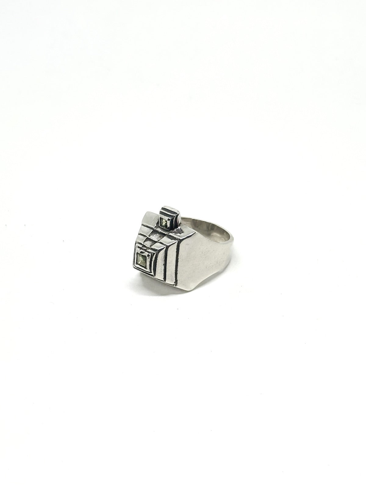 Anillo Pirámide con Piedra