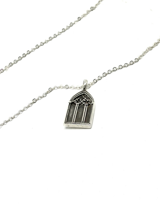 Collar Puerta Gótica Incrustada
