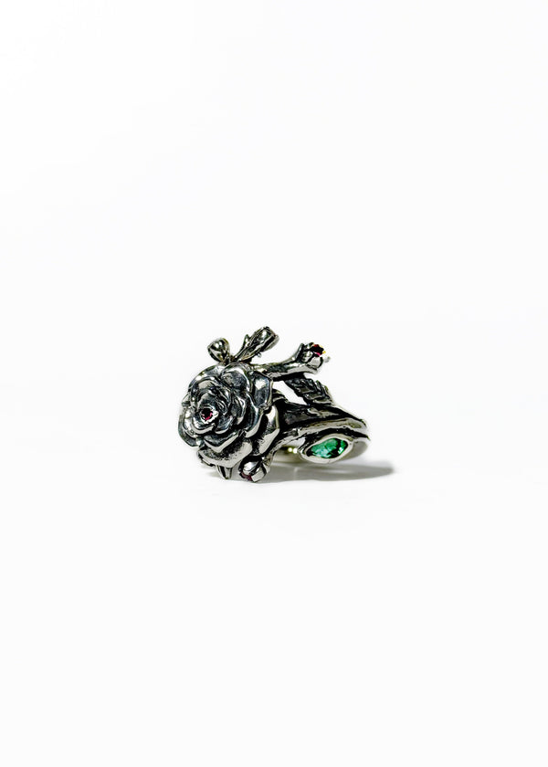 Anillo Rosa II Con incrustaciones de esmeraldas y rubís