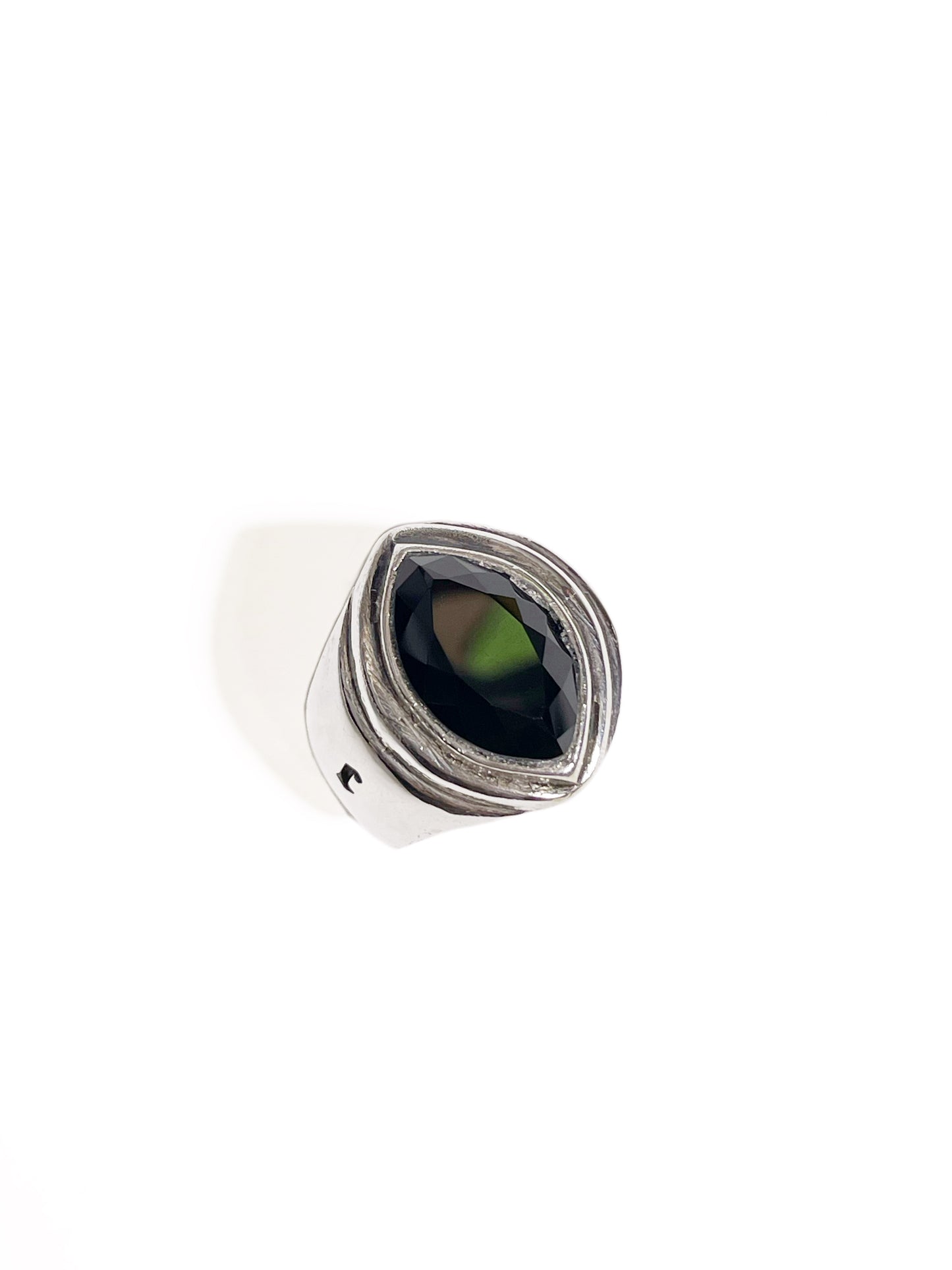 Anillo Marquis con piedra facetado