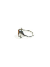 Cargar imagen en el visor de la galería, Anillo Citrino Ovalado con incrustaciones de zirconia