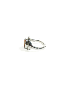 Anillo Citrino Ovalado con incrustaciones de zirconia
