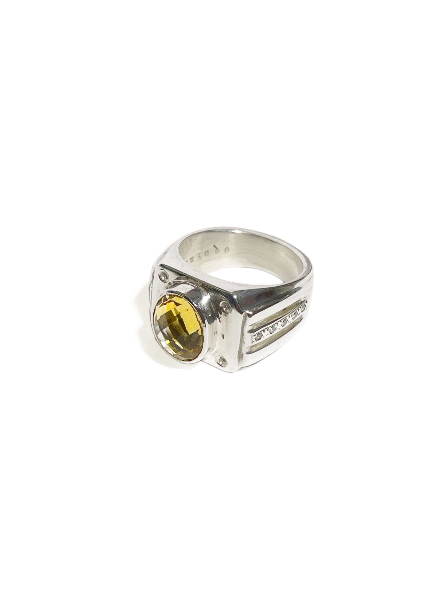 Anillo Citrino Ovalado con corte petatillo e incrustaciones de zirconias