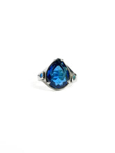 Cargar imagen en el visor de la galería, Anillo Gotas con Cristal Azul