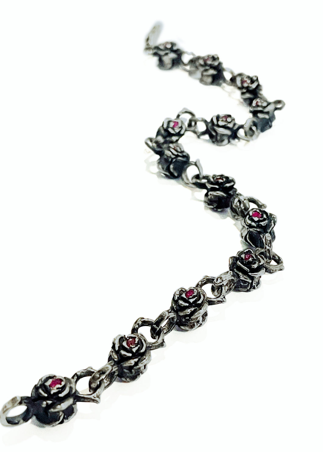 Pulsera de rosas edición especial con incrustaciones en rubí
