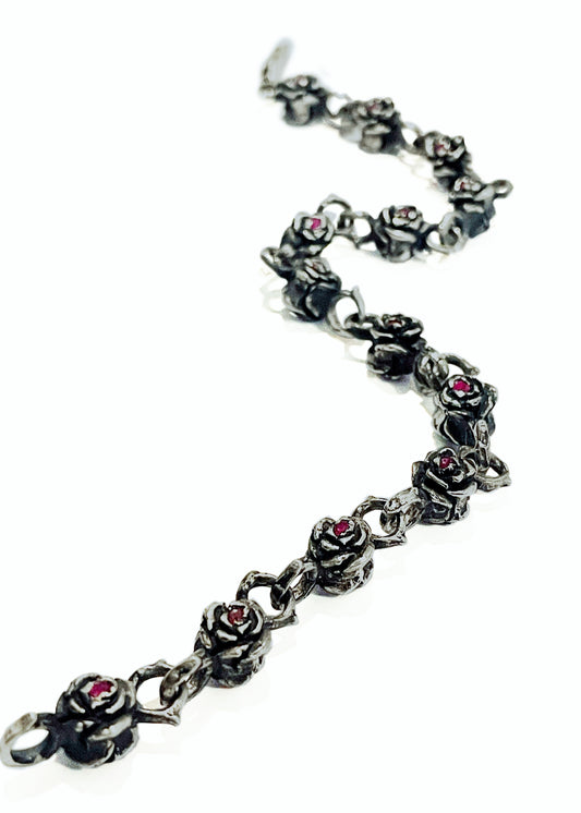 Pulsera de rosas edición especial con incrustaciones en rubí