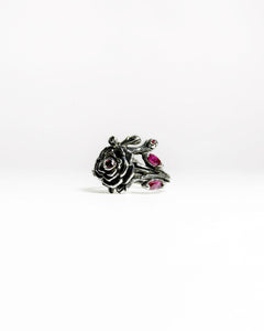 Anillo Rosa II Con incrustaciones de rubís