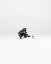 Cargar imagen en el visor de la galería, Anillo Rosa II Con incrustaciones de rubís