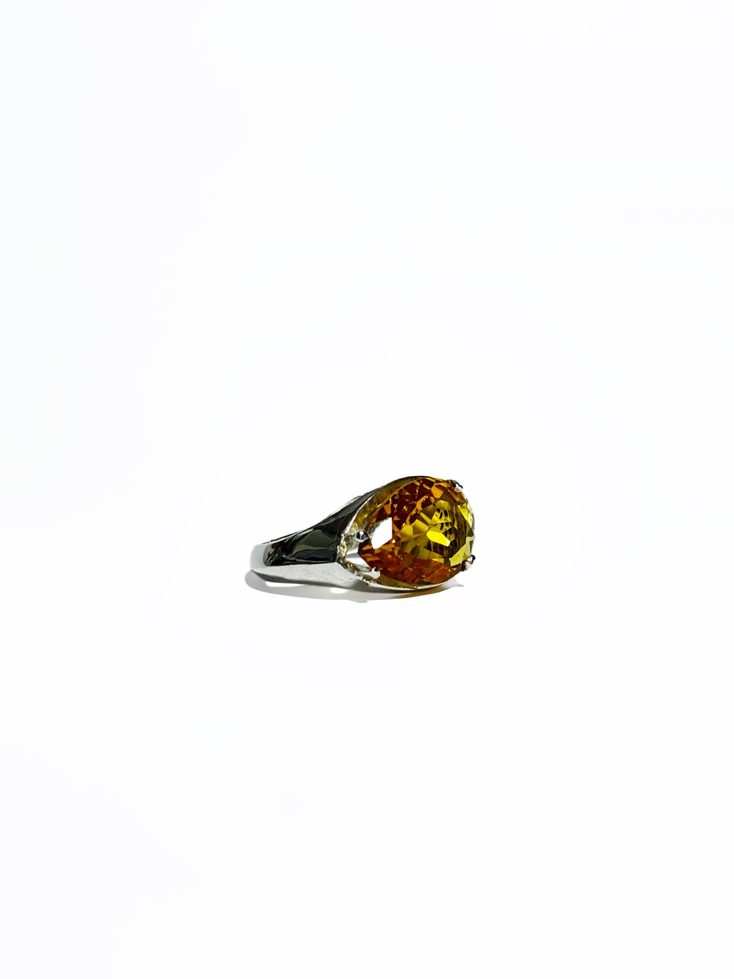 Anillo Gota Transversal con pidra