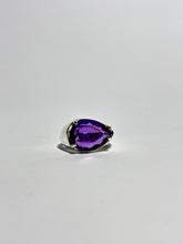 Cargar imagen en el visor de la galería, Anillo Gota Transversal con Amatista