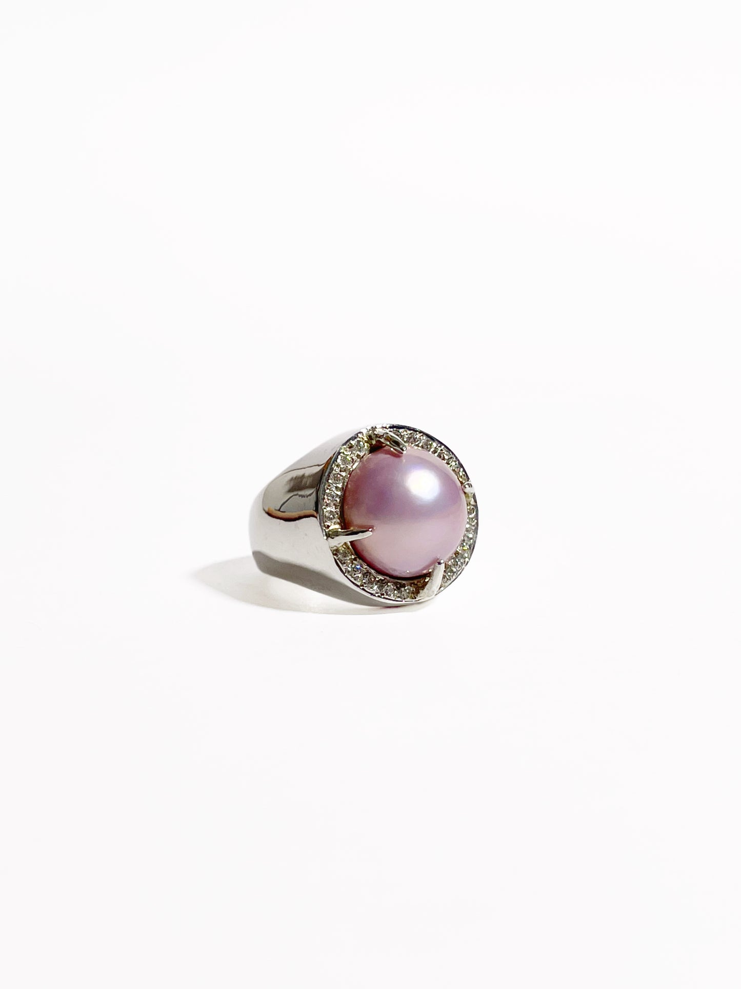 Anillo Perla Rosa con incrustaciones de zirconias