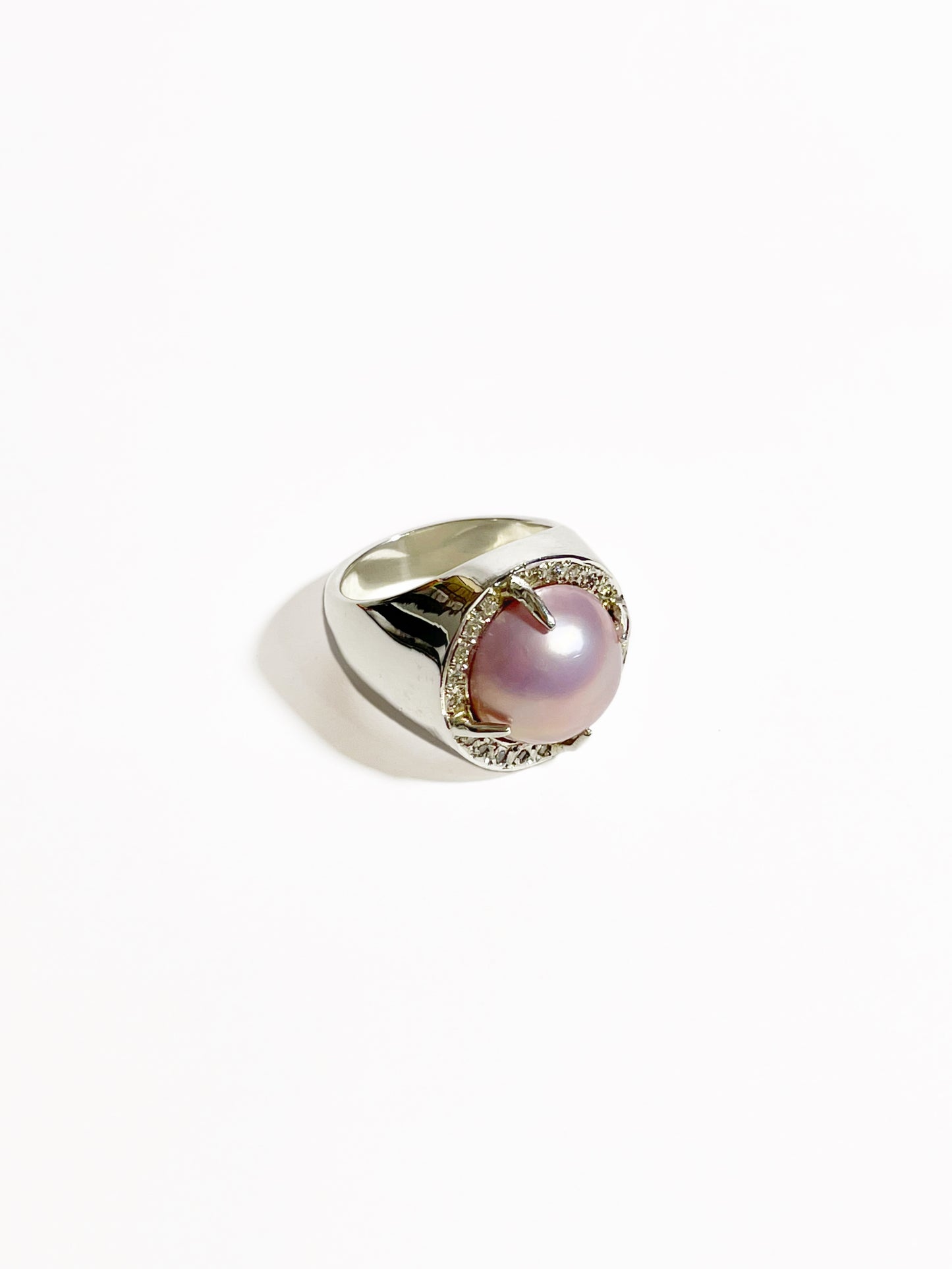 Anillo Perla Rosa con incrustaciones de zirconias