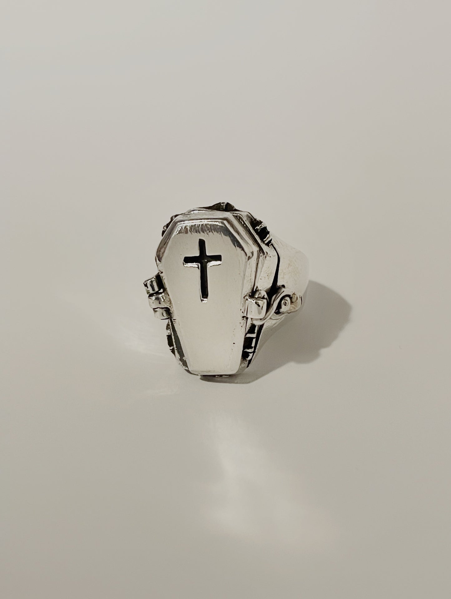 Anillo Ataúd