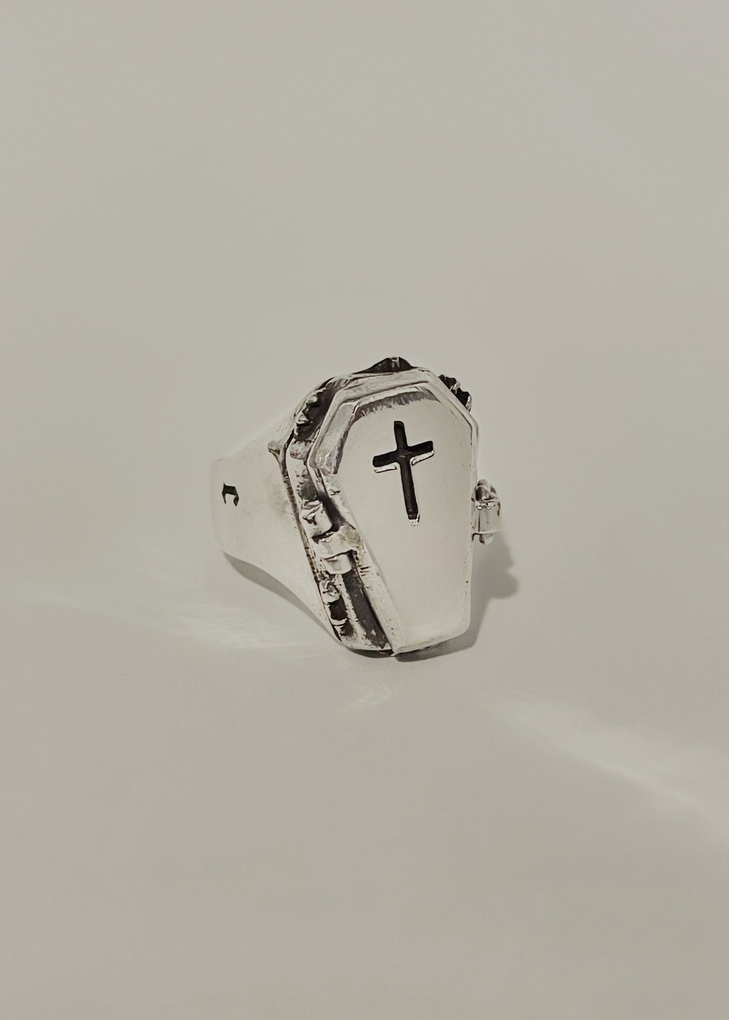 Anillo Ataúd