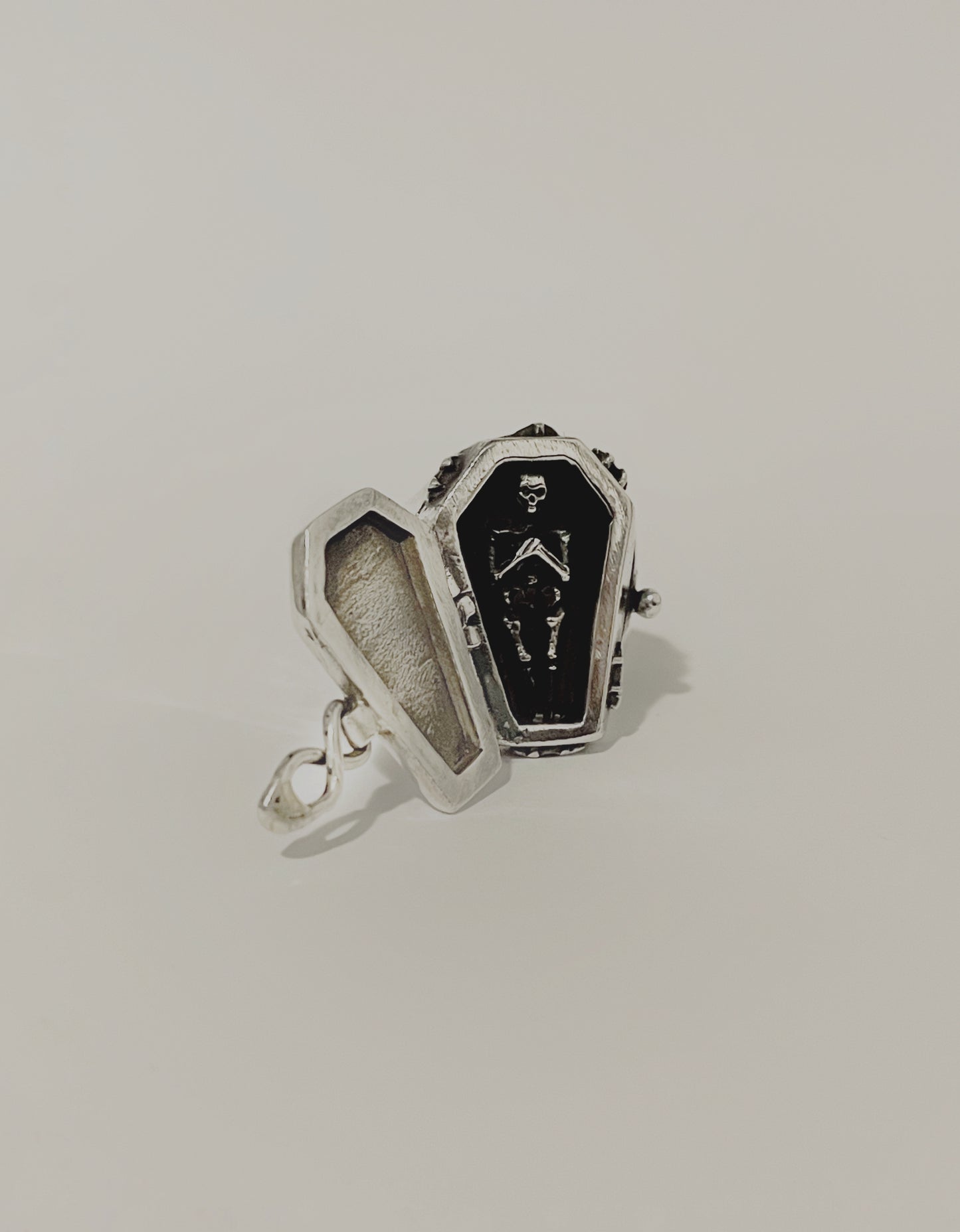 Anillo Ataúd