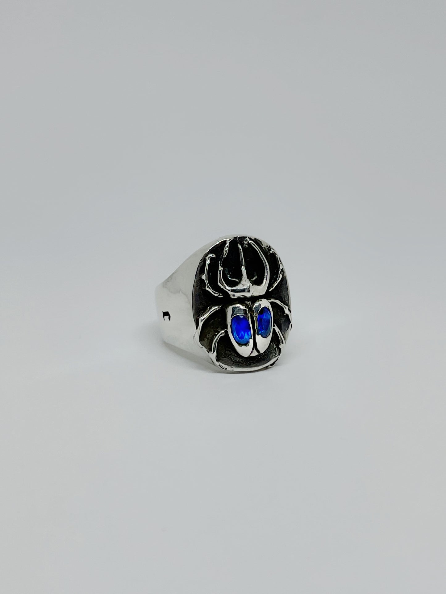 Anillo Escarabajo con Incrustaciones