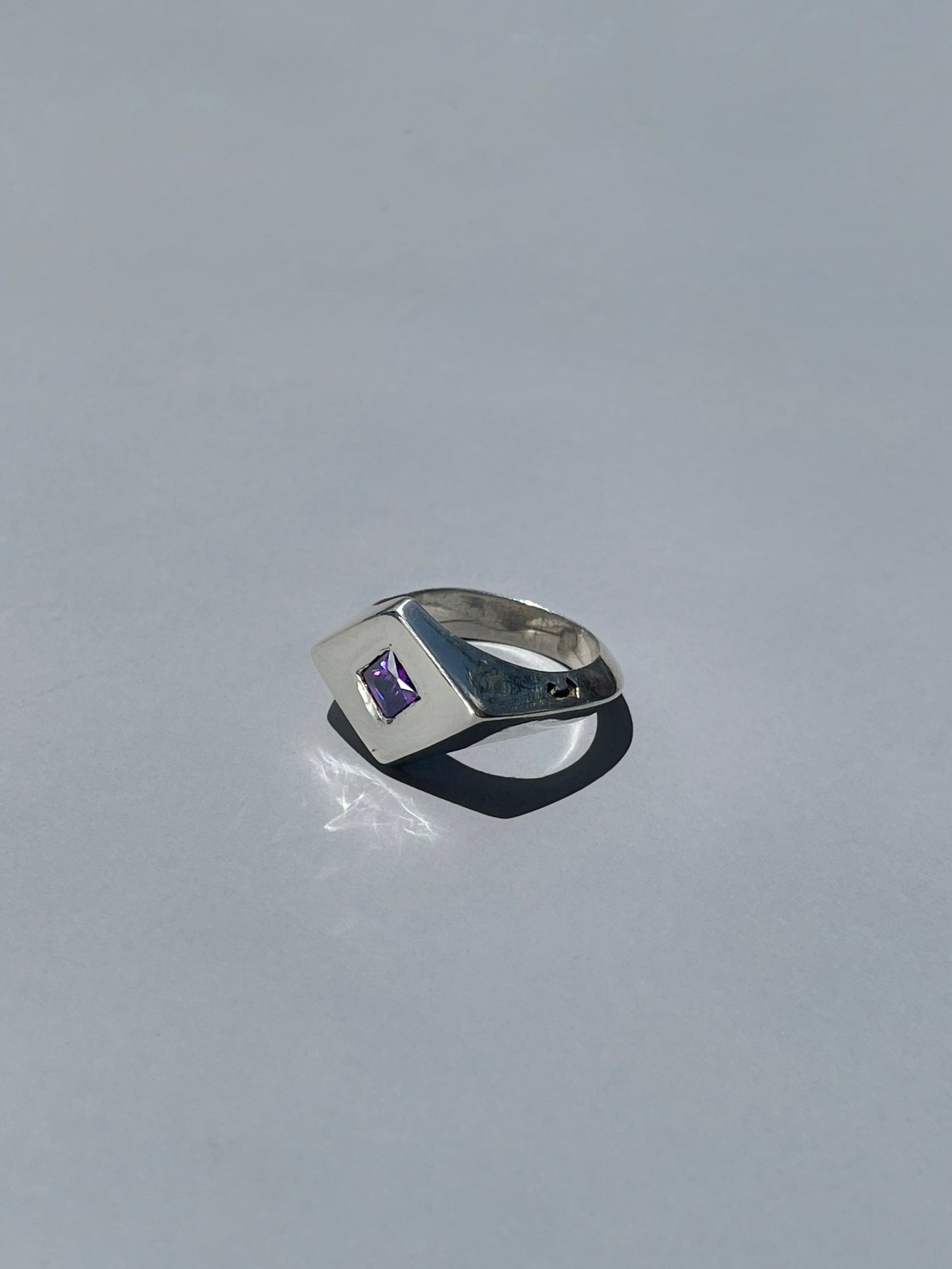 Anillo Rombo con Incrustación