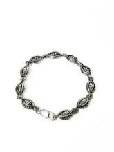 Cargar imagen en el visor de la galería, Pulsera de Ojos Edición Especial con Incrustaciones de Esmeralda