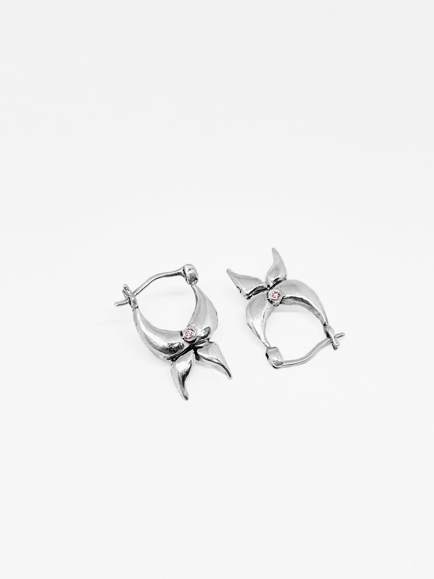 Arracada Mariposa con Incrustación de Zirconia