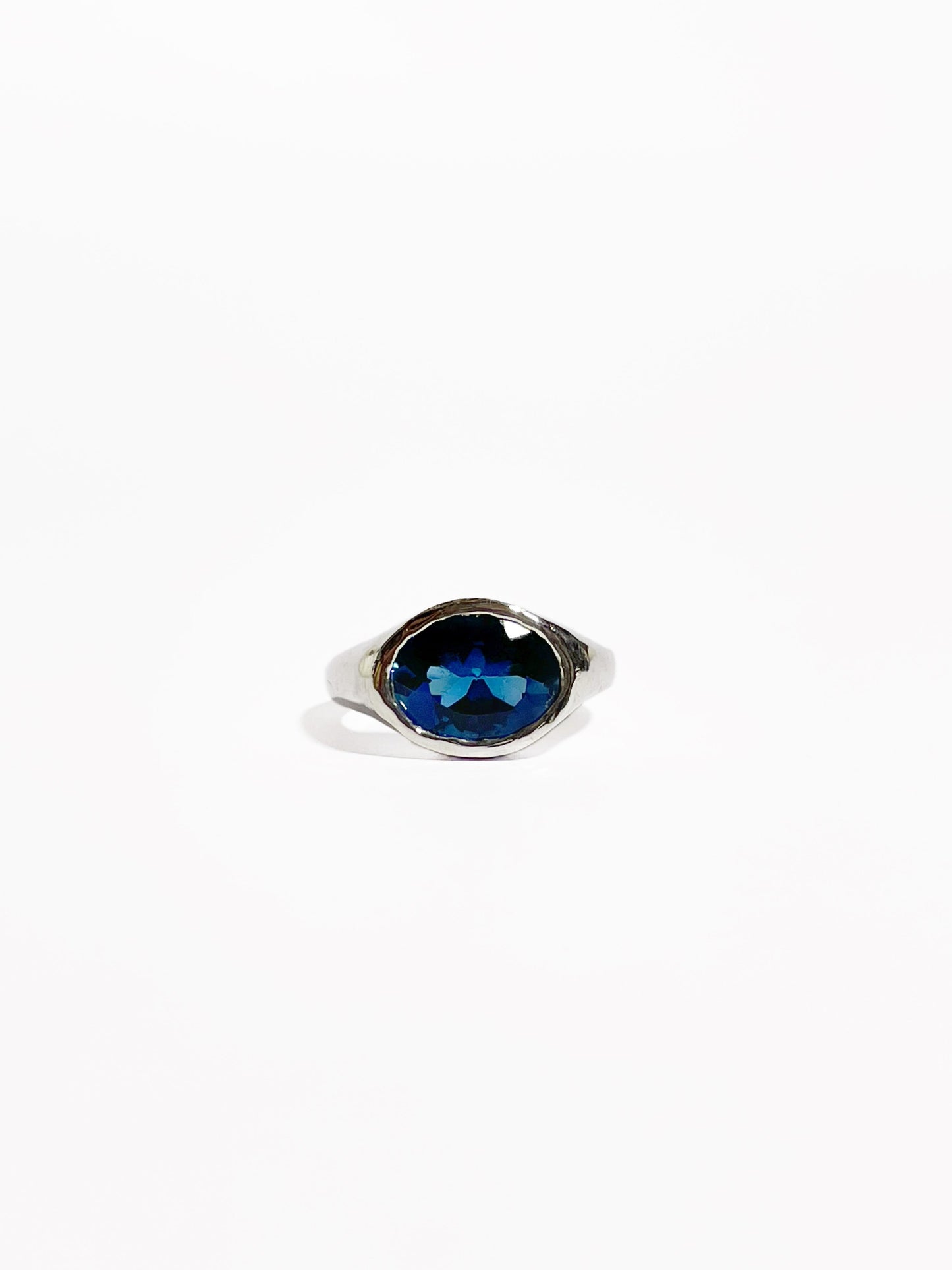 Anillo Ovalado con Topacio London Blue