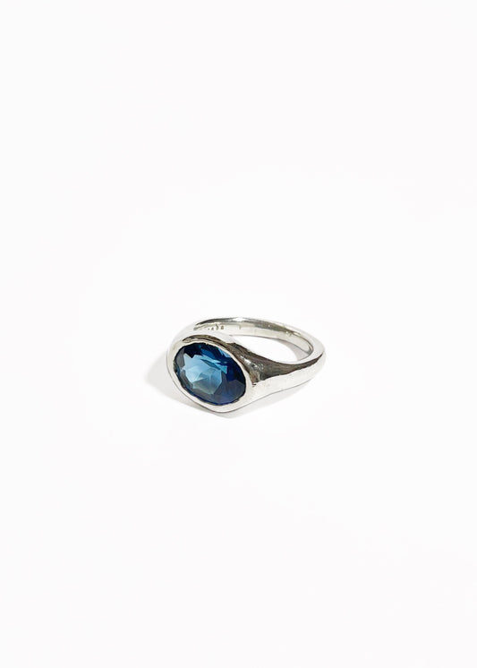 Anillo Ovalado con Topacio London Blue