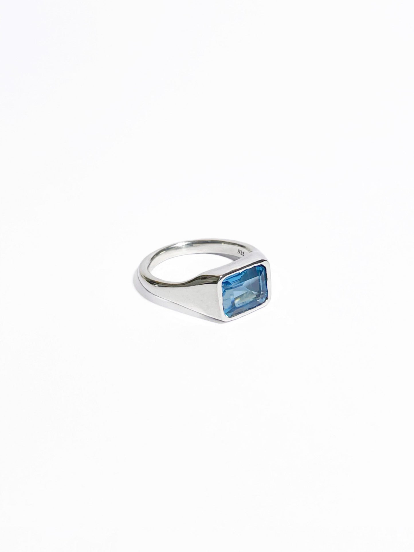 Anillo Cuadrado con Topacio Natural
