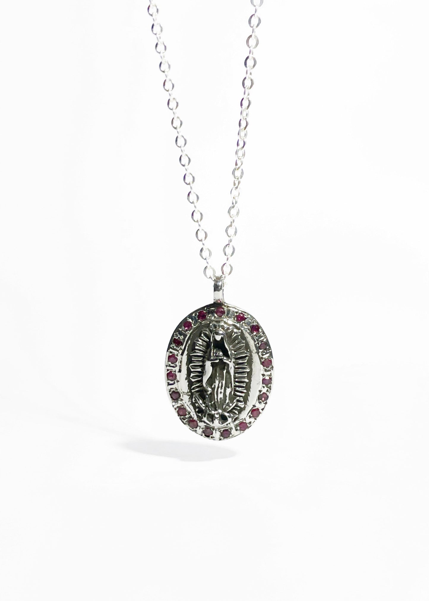 Collar Virgen de Guadalupe incrustada