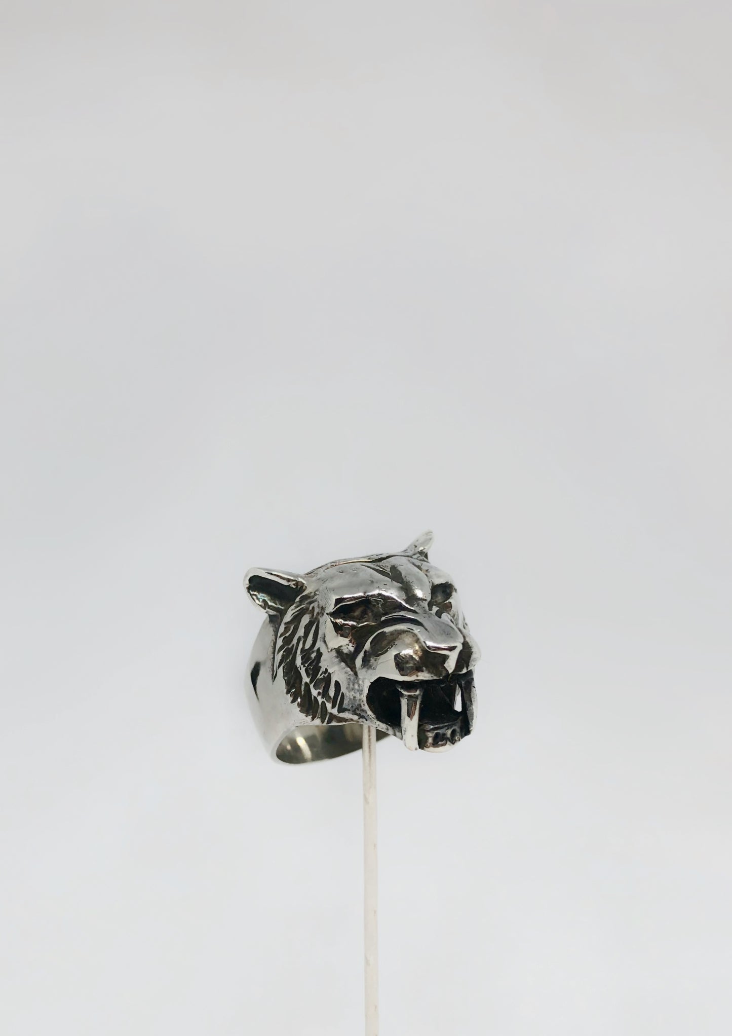 Anillo Tigre Dientes de Sable