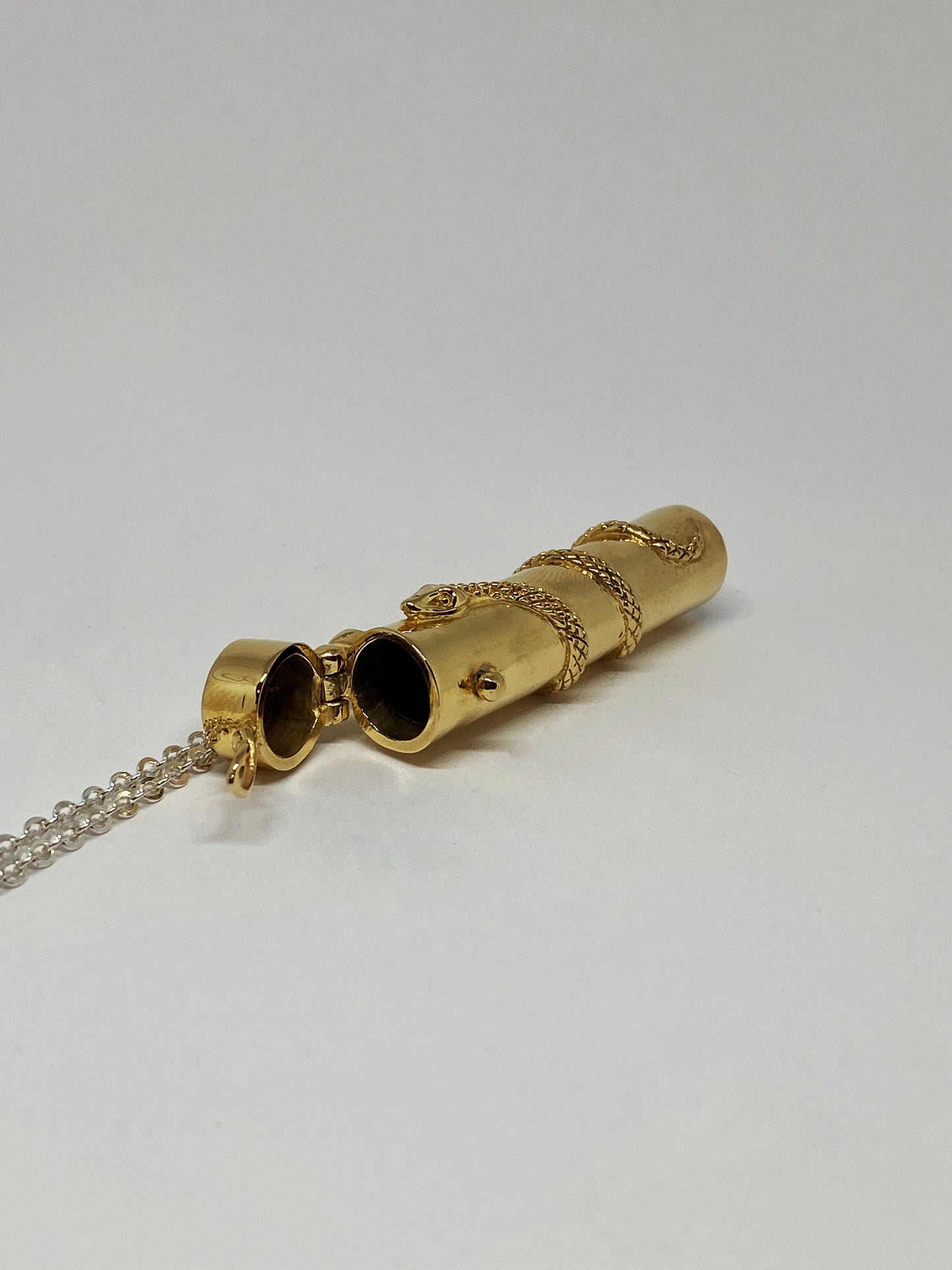 Porta Cigarro de Serpiente en  Bronce con Baño de Oro