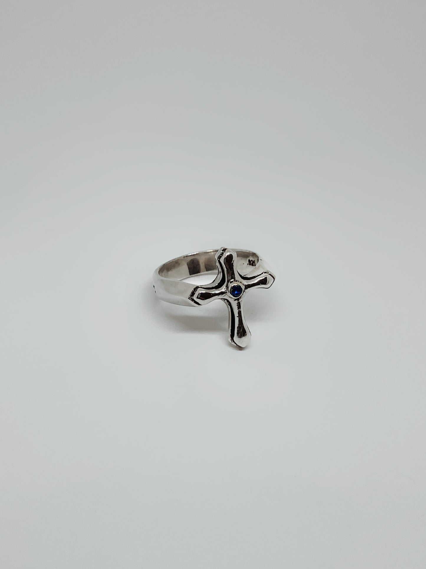 Anillo Cruz con Incrustación