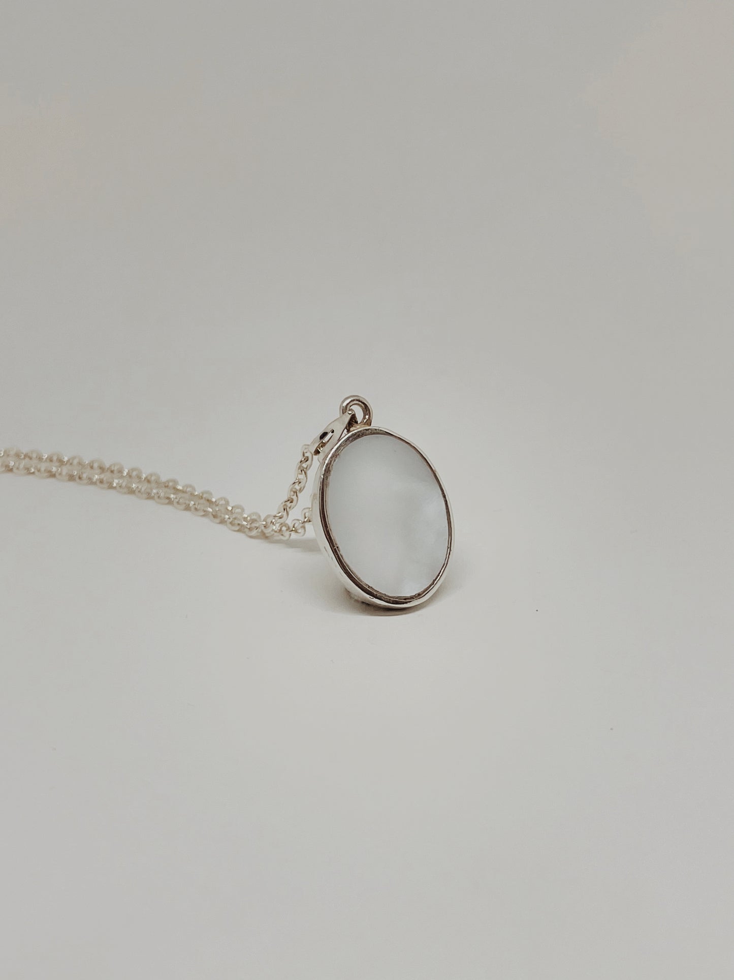 Collar Ovalado con Piedra