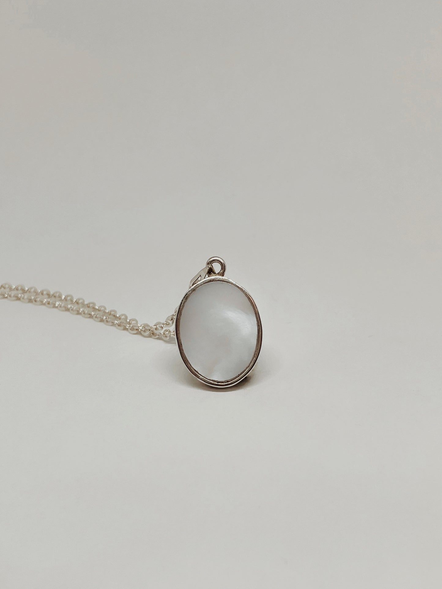 Collar Ovalado con Piedra